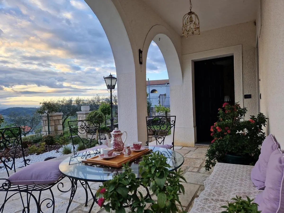 Apartment Cristina With Stunning View Vizinada
